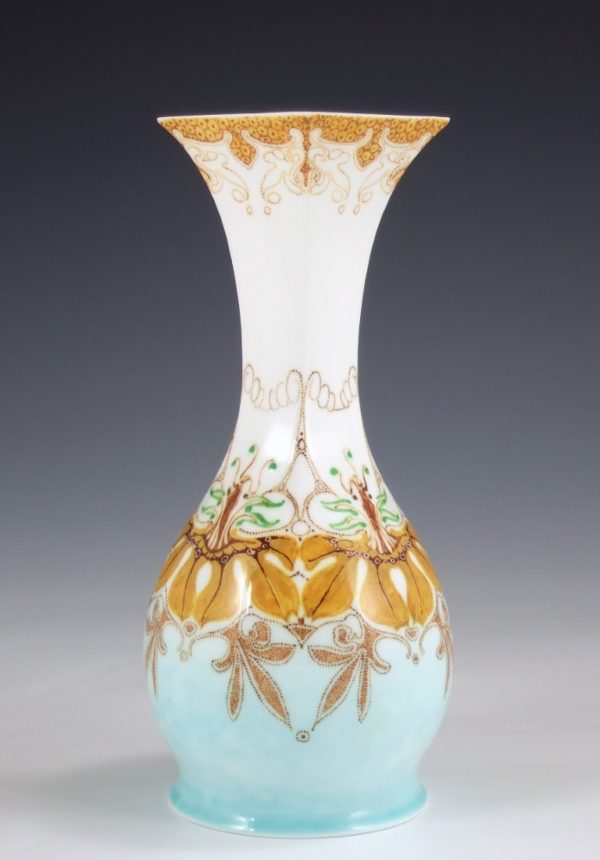 Proportio Divina | Rozenburg eggshell porcelain vase by Roelof Sterken 1903