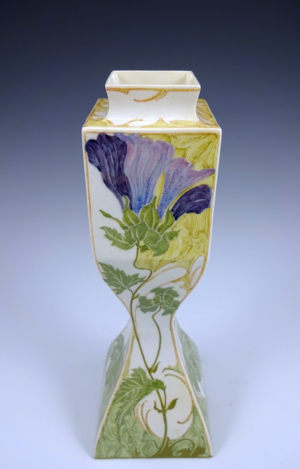 Proportio Divina | Rozenburg Den Haag eggshell porcelain vase by Schellink 1908