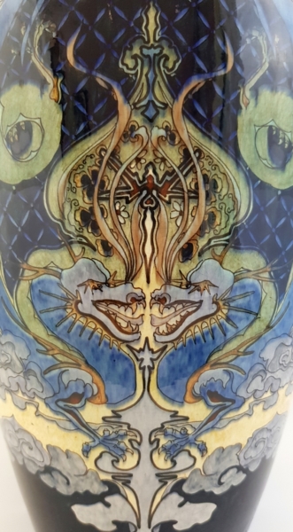 Proportio Divina | rozenburg earthenware vase dragons 1896
