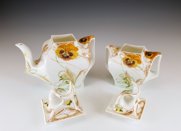 Proportio Divina | Rozenburg Den Haag porcelain teapot and sugarbowl by Roelof Sterken 1903