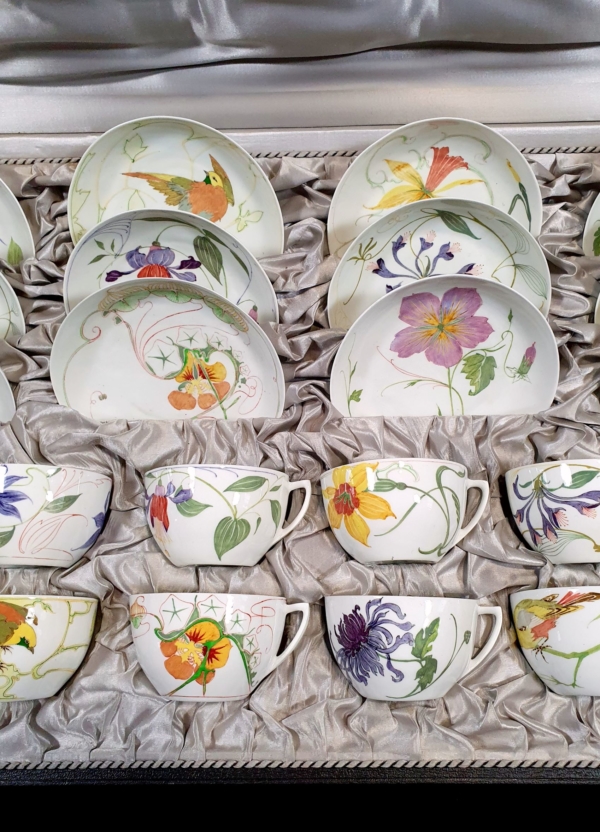 Proportio Divina | Rozenburg porcelain cup and saucers by Sam Schellink 1907 in original case