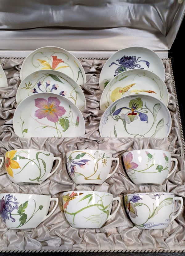 Proportio Divina | Rozenburg porcelain cup and saucers by Sam Schellink 1907 in original case