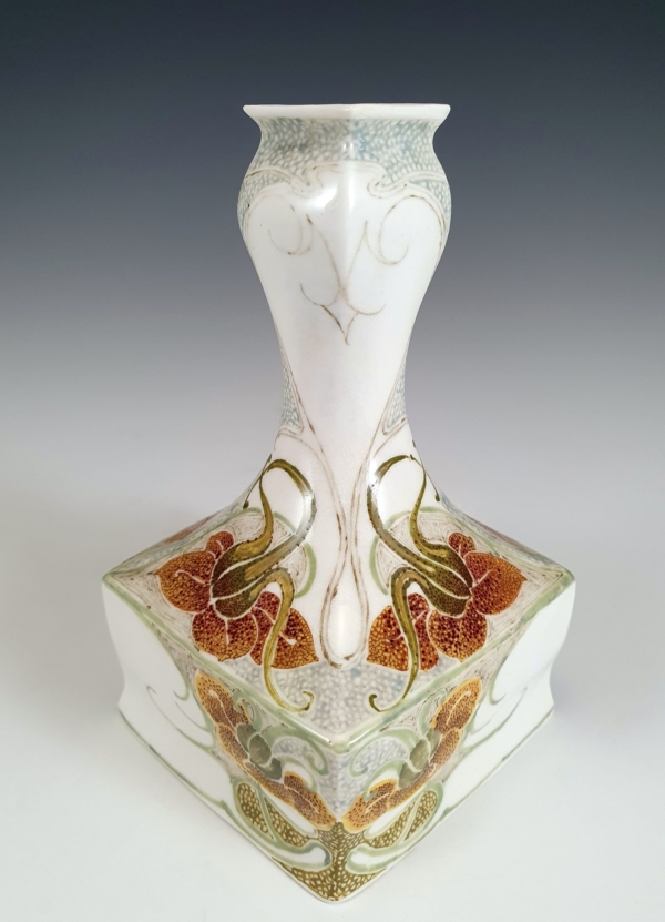 Proportio Divina | Rozenburg eggshell vase painted by Roelof Sterken in 1903