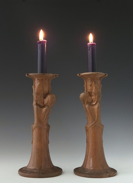 Joseph Mendes da Costa zeldzaam paar gres aardewerk kandelaars 1901
